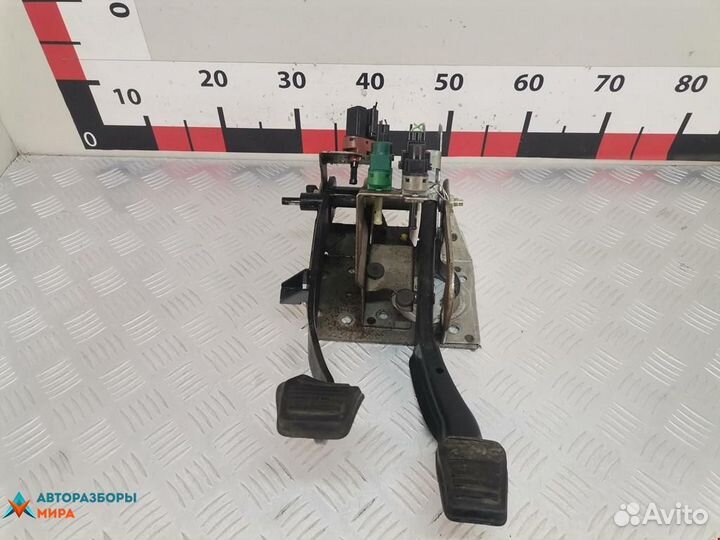 Педаль Ford Fiesta 5 2003 1471672