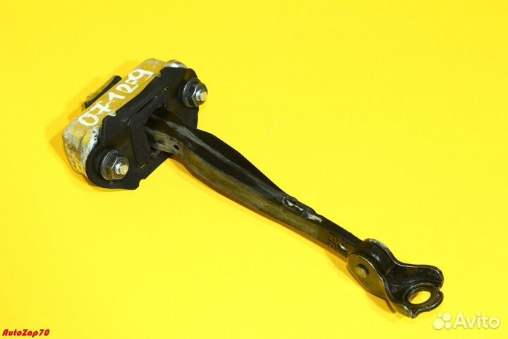 Nissan Patrol (Y62) Ограничитель двери задней