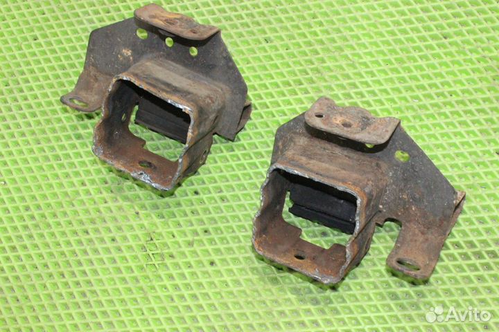 Передний срез рамы 2шт. Cadillac Escalade GMT800