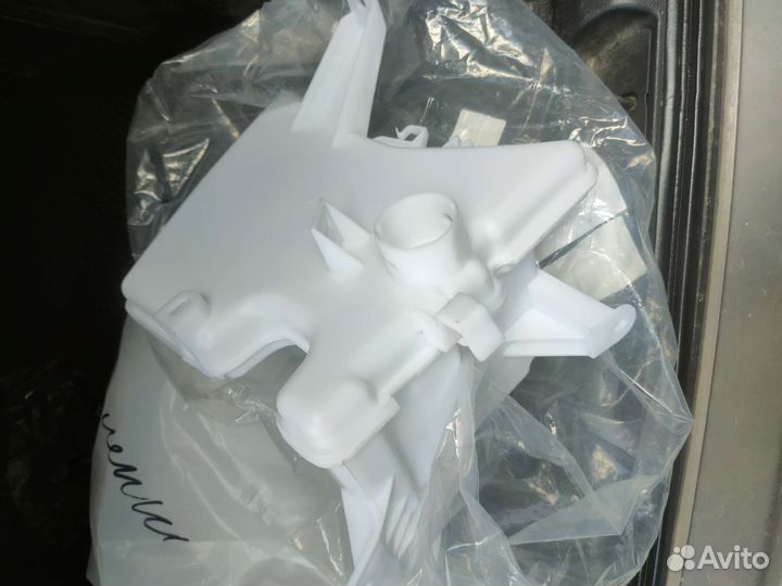 Бачок омывателя toyota corolla 180