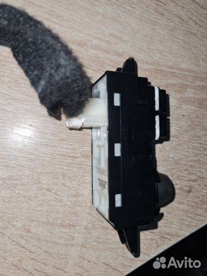 Многофункциональный переключатель Peugeot 208