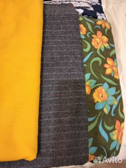 Отрезы тканей, швейные нитки, книга