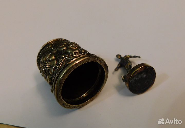 Миниатюра наперсток С футболистом бронза