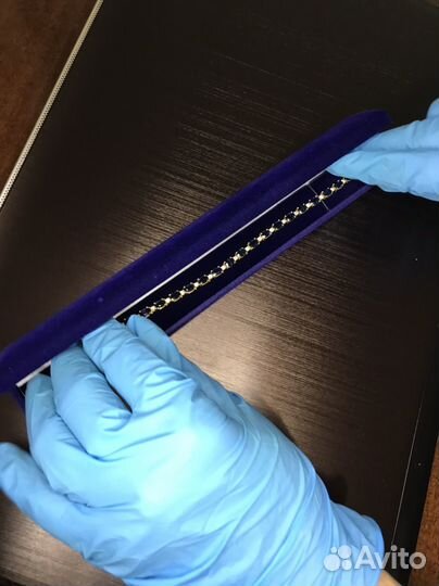 Золотой браслет с синими сапфирами