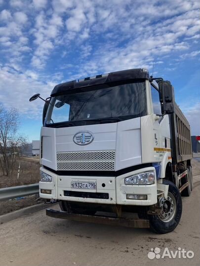 Водитель самосвала