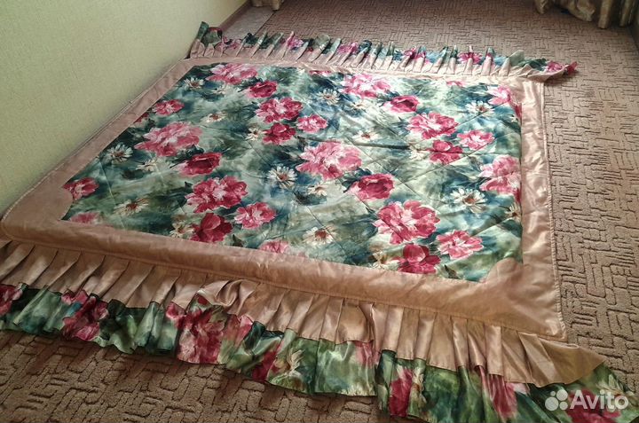 Покрывало и 3 подушечки