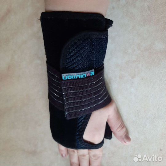 Бандаж на лучезапястный с-в 