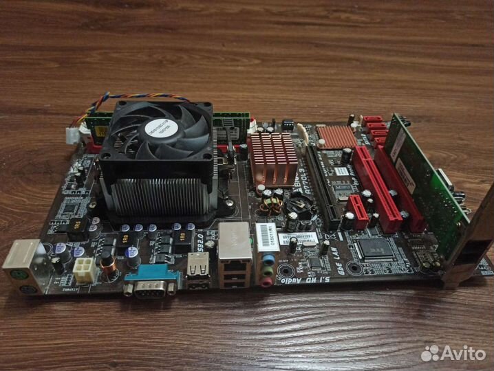 Материнская плата с процессором и памятью