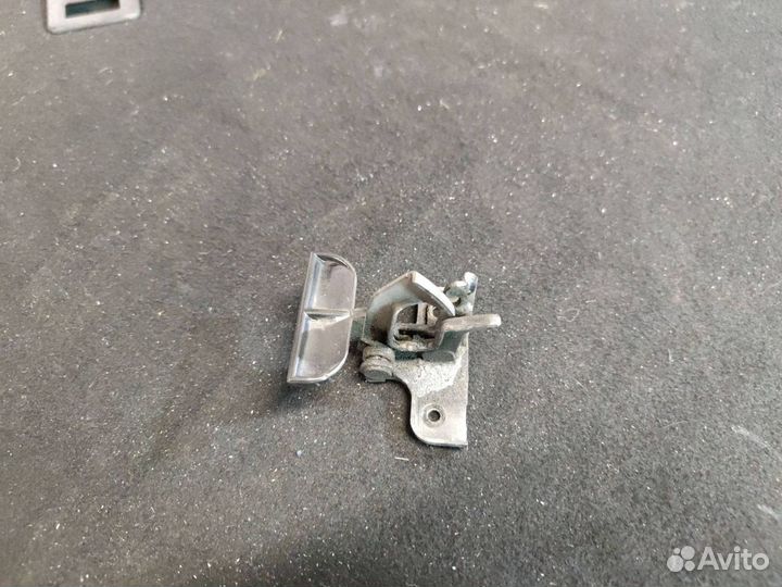 Крюк капота Mercedes-Benz CLS-Класс C219 2005