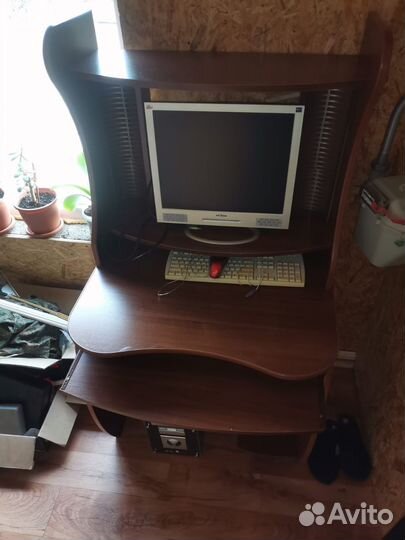 Компьютерный стол