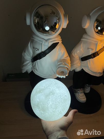 Светильник напольный космонавт