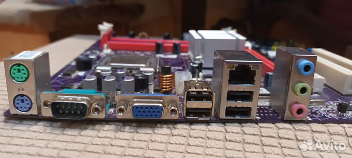 Материнская плата с процессором 4 слота 775 сокет