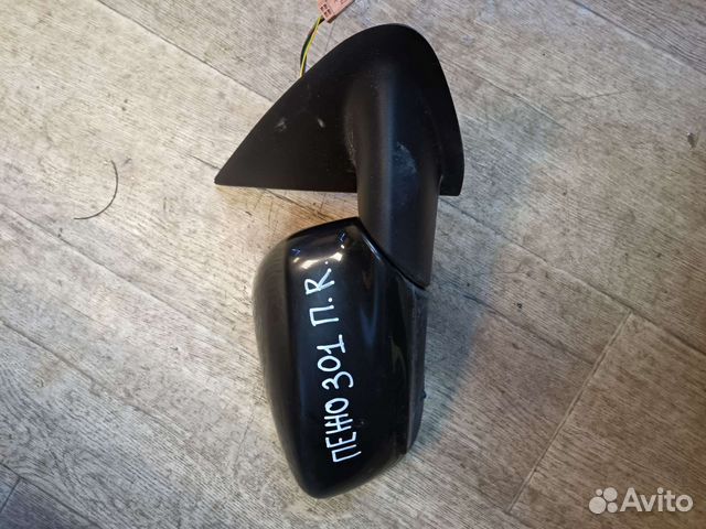 Правое зеркало Peugeot 301