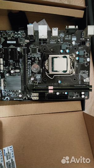 Материнская плата с процессором и памятью