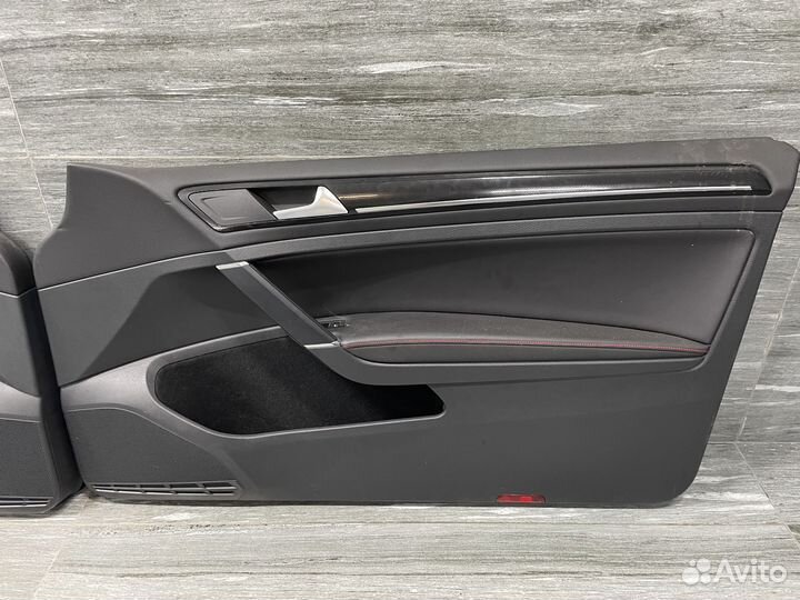 Обшивка двери левая правая Golf 7 купе