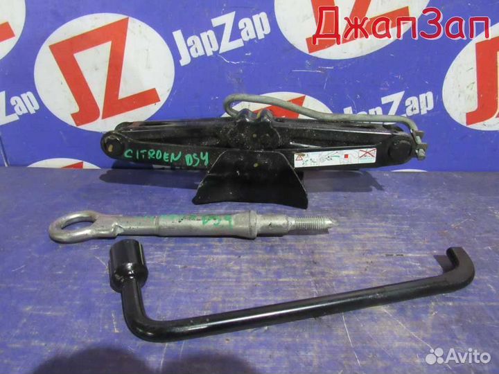 Домкрат для легкового автомобиля