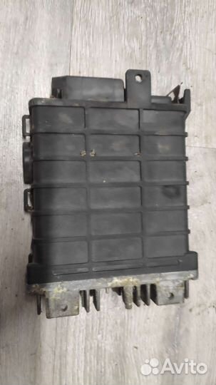 Блок управления двс VW Passat B3 443907403