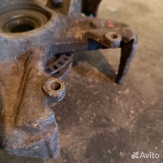 Кулак поворотный правый Skoda Octavia Tour