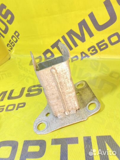 Кронштейн усилителя бампера левый Renault Megane 2