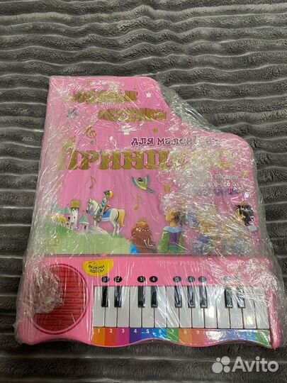 Книга музыкальная с пианино