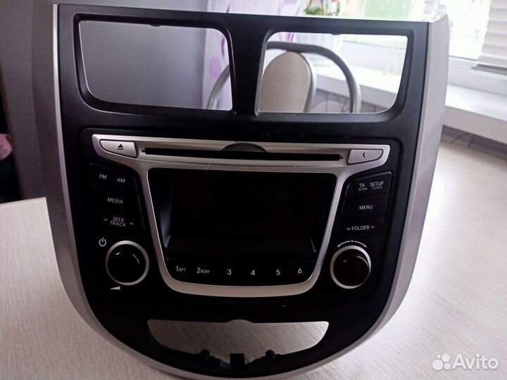 Магнитола с рамкой на Hyundai Solaris