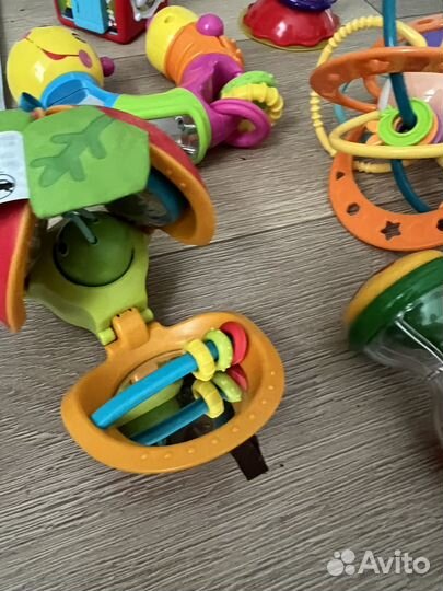 Развивающие игрушки для малышей пакетом