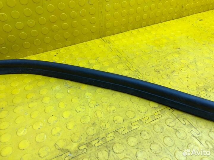 Уплотнительная резинка Skoda Octavia cwva 2017