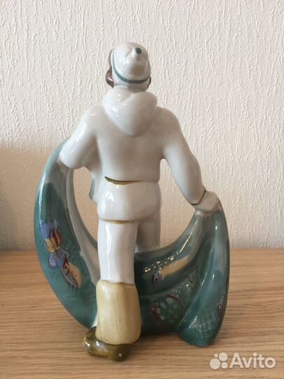 Статуэтка *Рыбак с неводом* зкх