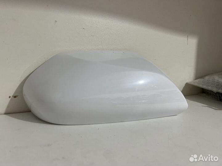 Крышка зеркала правая Camry v70