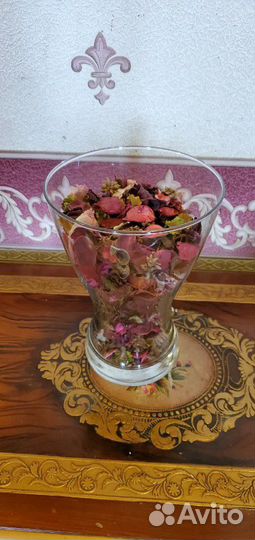 Декоративная ваза