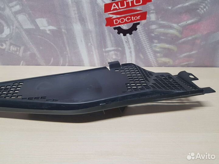 Жабо накладка дворников Renault Duster 1