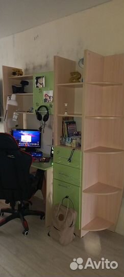 Компьютерный стол, пенал, полки