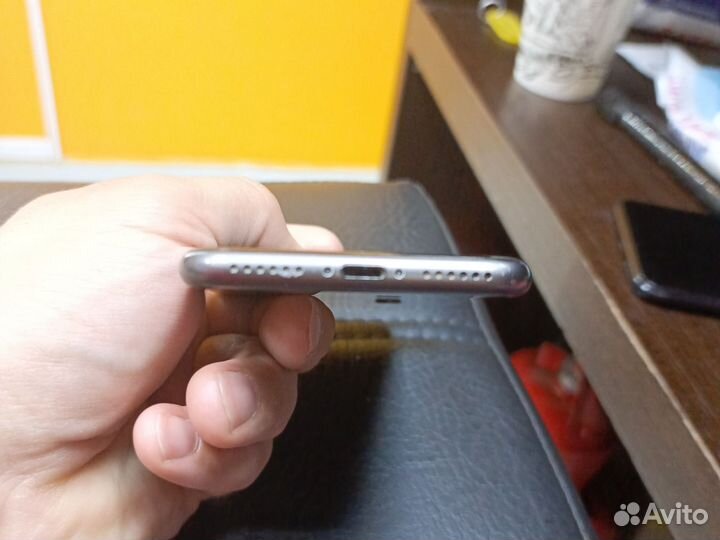 iPhone 8, 64 ГБ