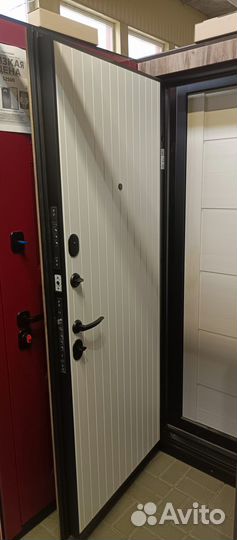 Входная дверь вуд