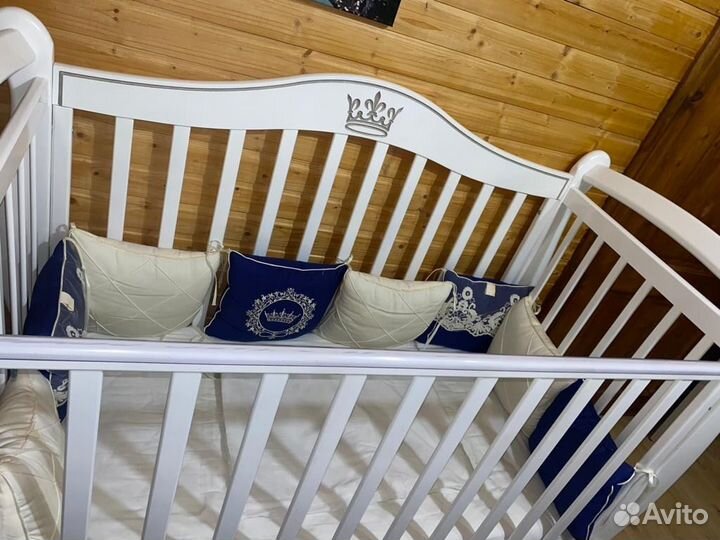 Детская кроватка и пеленальный комод