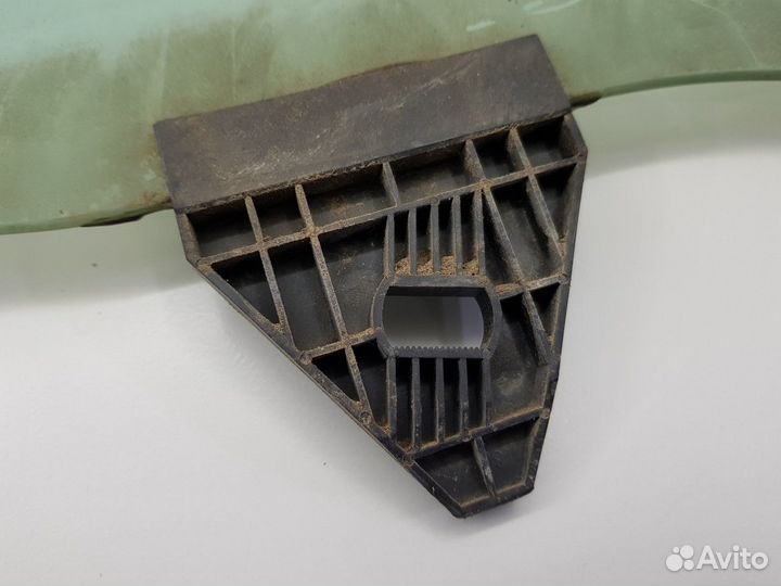 Стекло двери переднее левое (Audi A4)