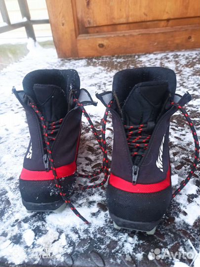 Лыжные ботинки