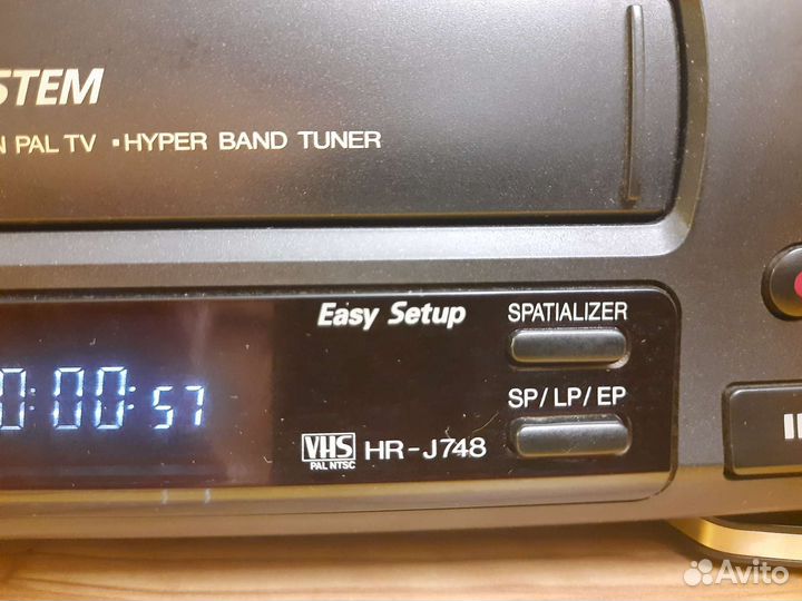 Hi-Fi видеомагнитофон JVC HR-J748