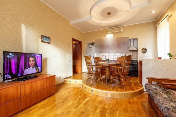 2-к. квартира, 90 м², 3/15 эт.