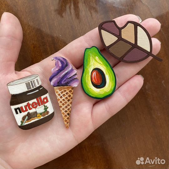 Деревянная брошь значок авторская ручной работы