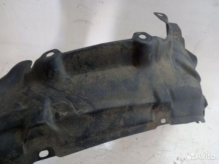 Подкрылок передний левый Nissan Liberty RM12 QR20