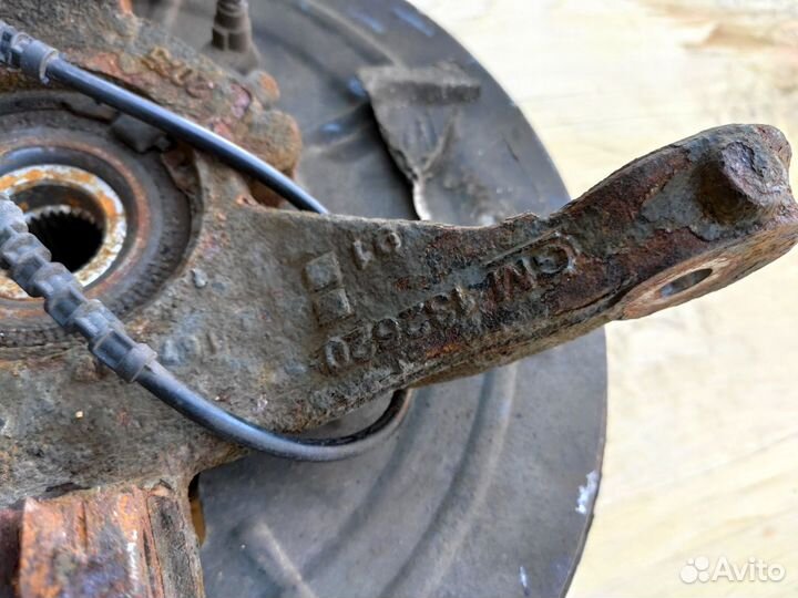 Кулак поворотный правый левый на Opel Meriva B