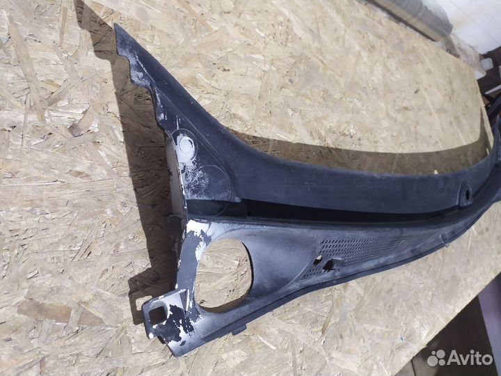 Жабо накладка под лобовое стекло Renault Logan 2