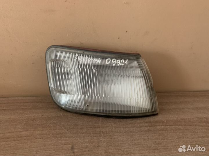 Поворотник правый Mitsubishi Space Runner