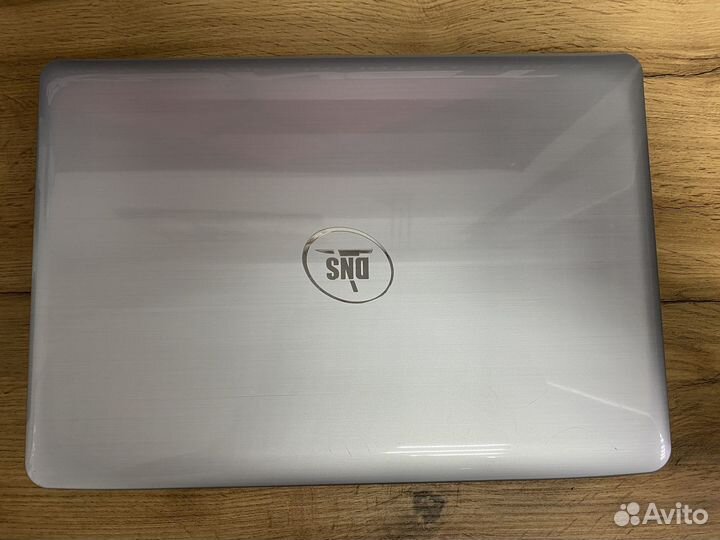 15.6 DNS i3-2370M/8Gb DDR3/1Gb GT520/240SSD