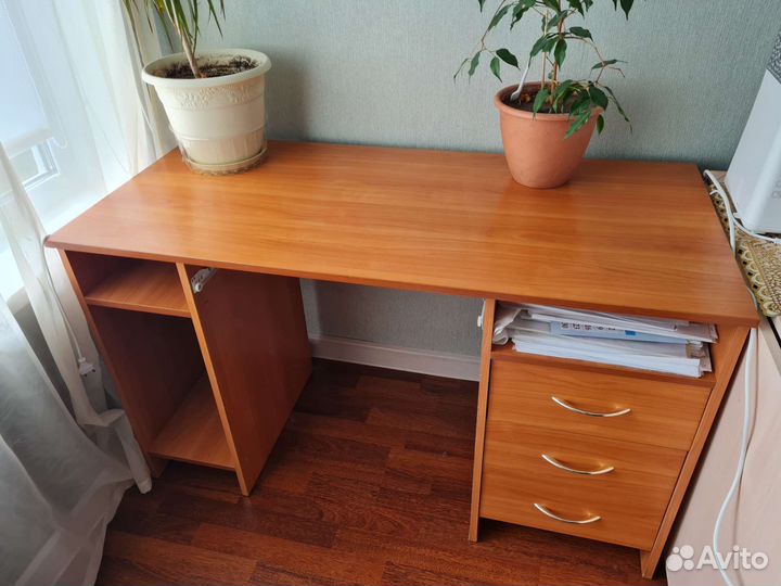 Письменный стол
