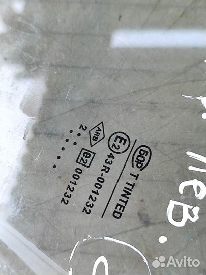 Стекло передней левой двери Renault Logan