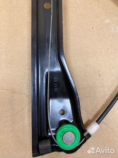 Стеклоподъемник передний левый Mercedes-Benz