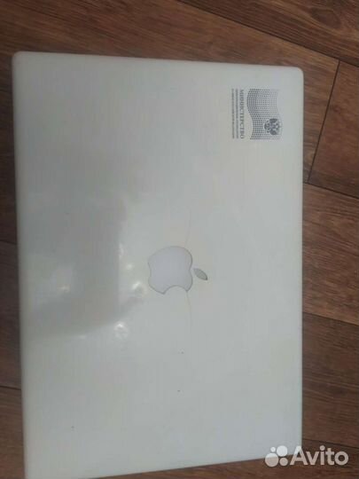 Ушатанный Apple MacBook