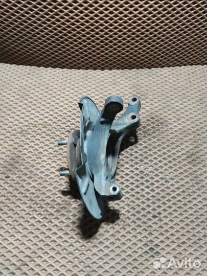 Кулак поворотный со ступицей передний левый Suzuki